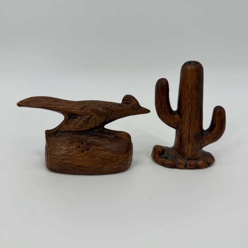 Vintage Carlsbad Caverns NM Roadrunner Cactus Salt Pepper Shakers USA Brown